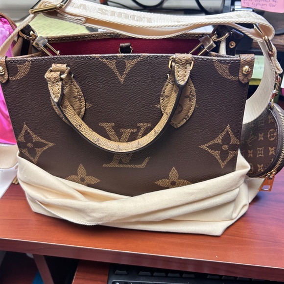 3100$ with wallet and strap - Picture 2 of 14